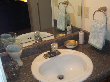 https://jmarieinteriordesign.wordpress.com/2014/11/24/apartment-makeover-bedrooms-baths/